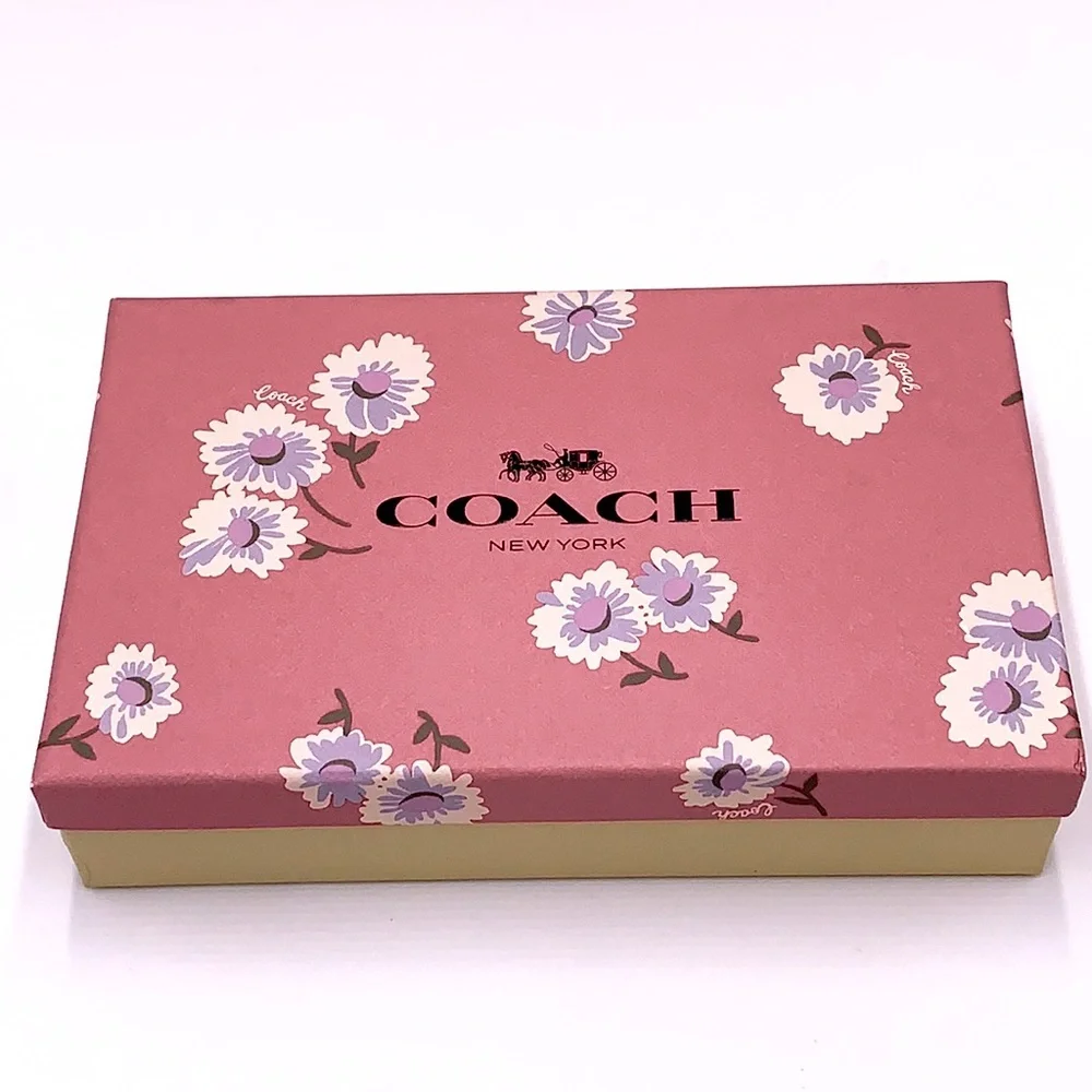 COACH Boxed Corner Zip Wristlet With Daisy Print